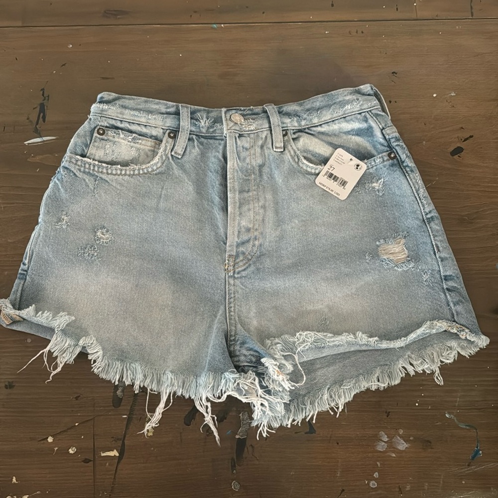 FREE PEOPLE NWT High Waisted Jean Shorts - Light Wash 27